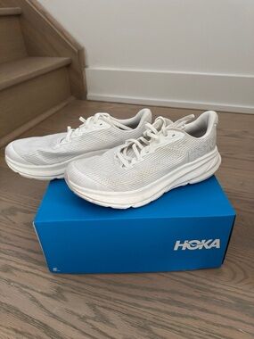 HOKA Clifton 9(youth sz 7)